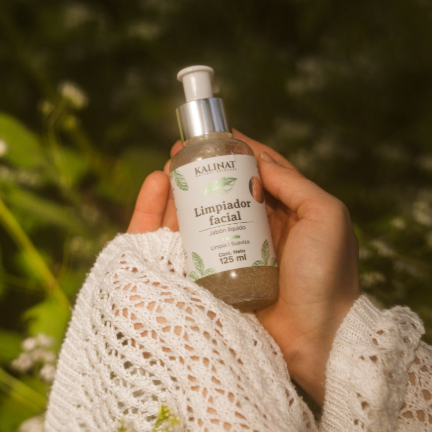 Limpiador facial Kalinat con Té verde · 125 ml