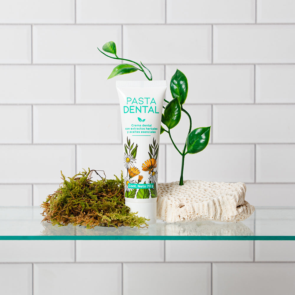 Pasta Dental PACALLI · Crema Dental Con Extractos Herbales y Aceites Esenciales · 70 g