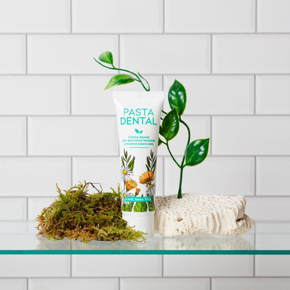 Pasta Dental PACALLI · Crema Dental Con Extractos Herbales y Aceites Esenciales · 70 g