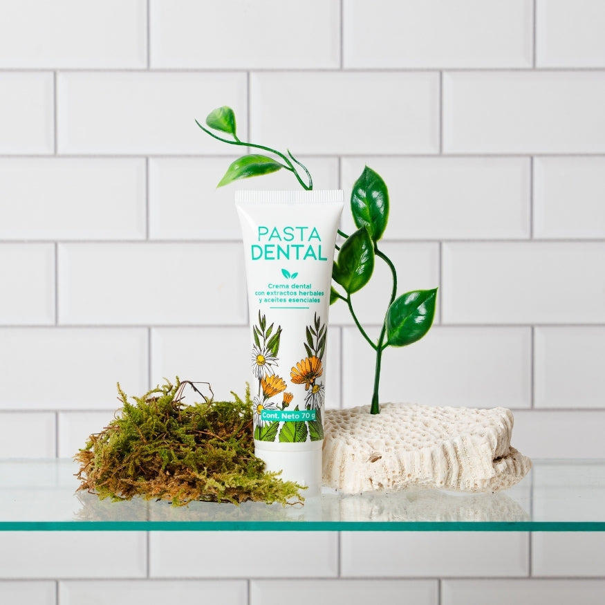 Pasta Dental PACALLI · Crema Dental Con Extractos Herbales y Aceites Esenciales · 70 g